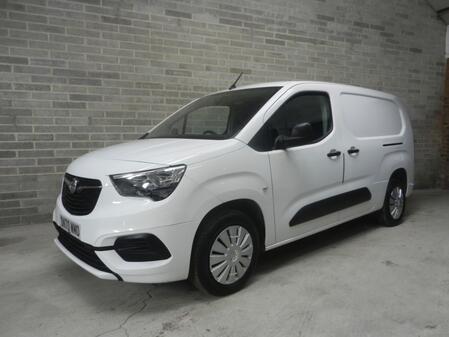 VAUXHALL COMBO 1.5 Turbo D 2300 Sportive 